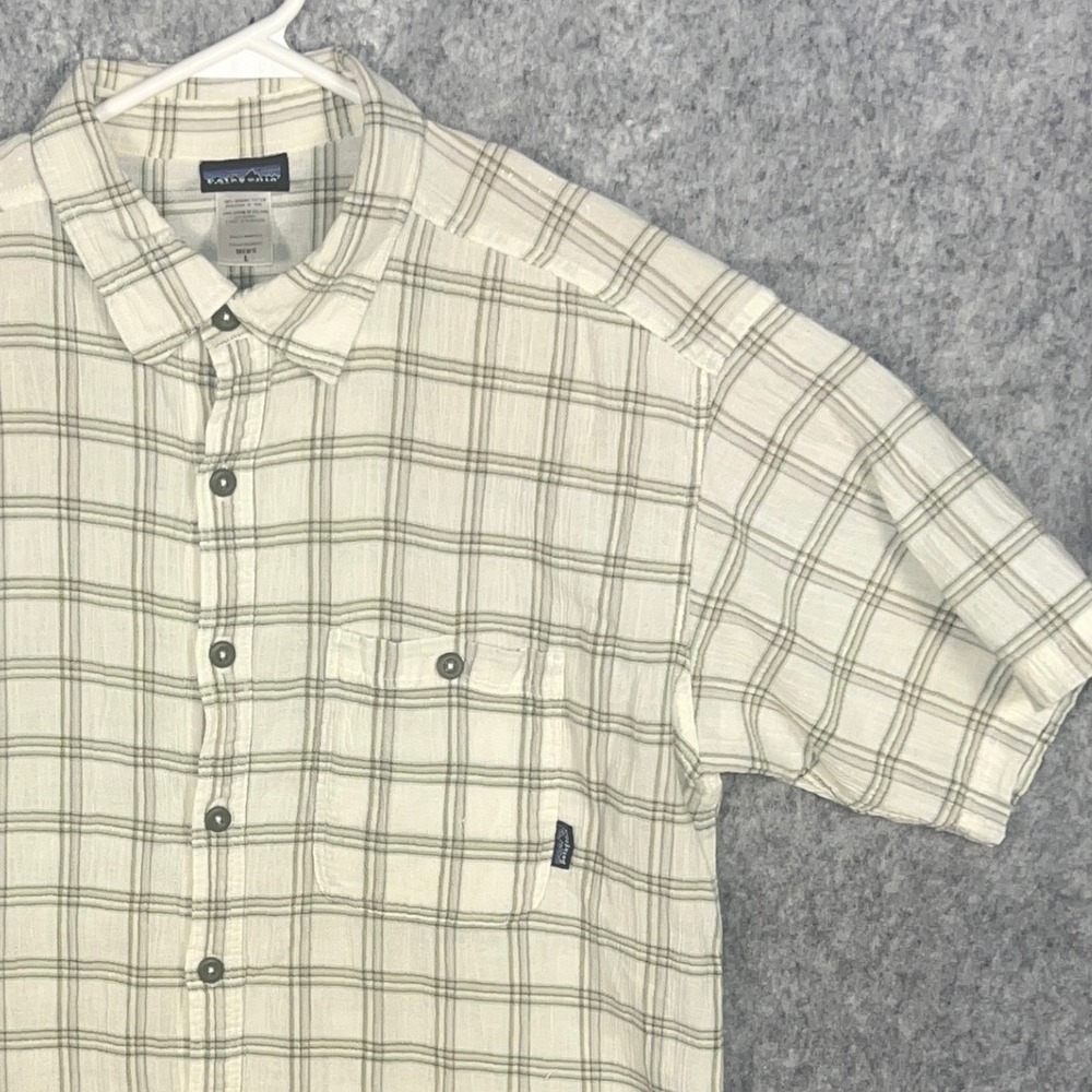 Patagonia Men's Large Organic Cotton Plaid Short Sleeve Button Down Shirt Cream
